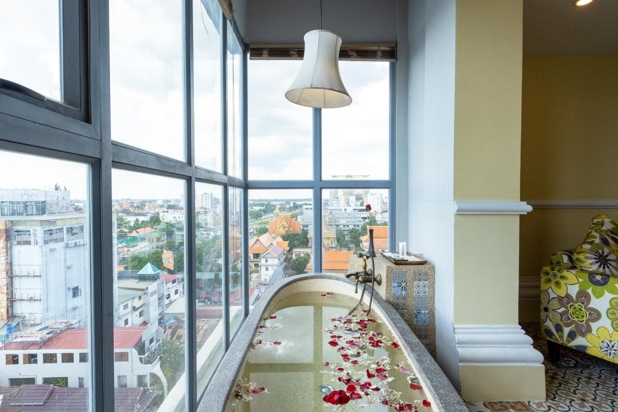 Arison Hotel Phnom-Penh Buitenkant foto