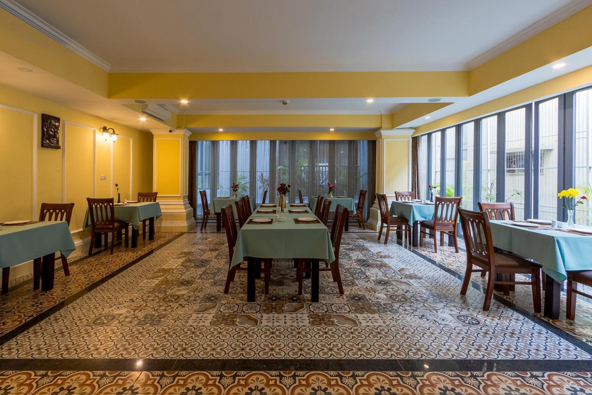 Arison Hotel Phnom-Penh Buitenkant foto